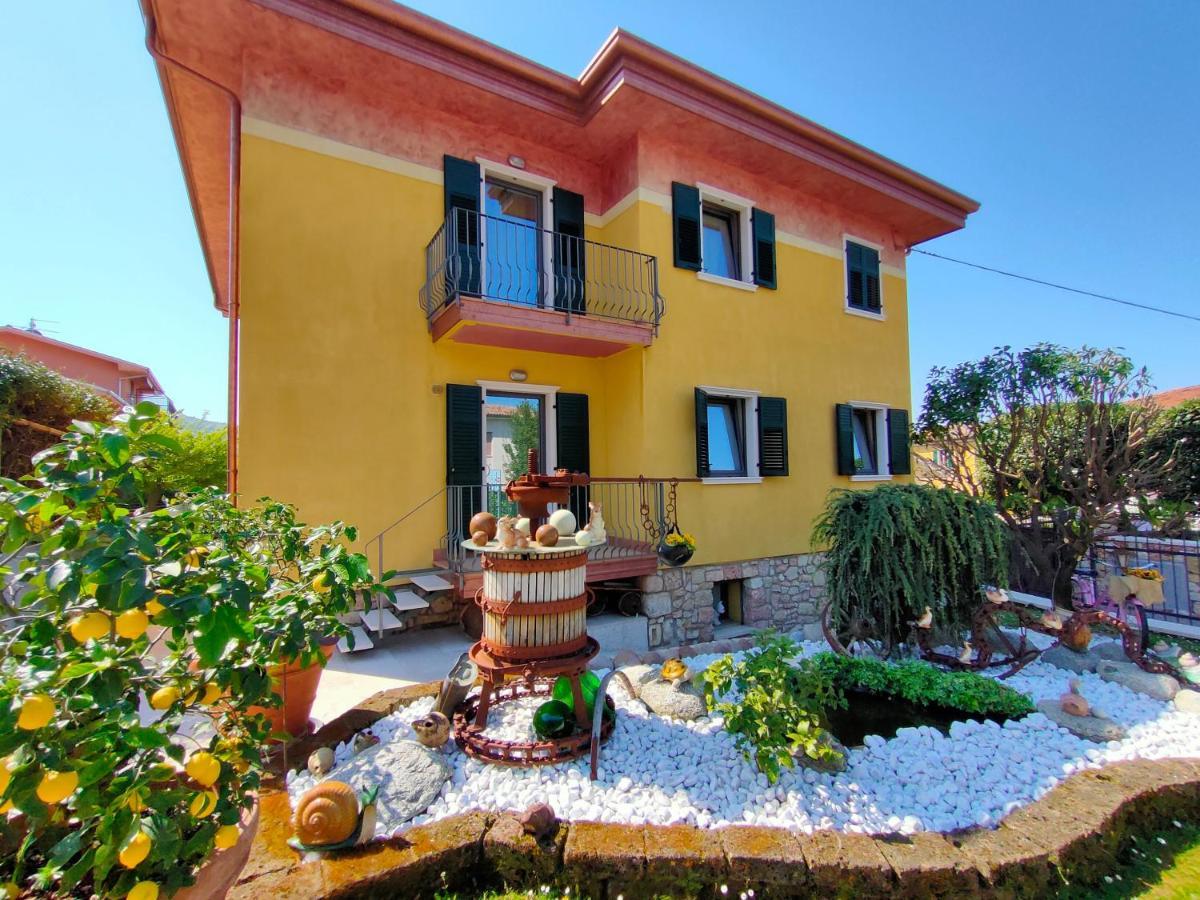 Garda Dreams Apartment Torri Del Benaco Esterno foto
