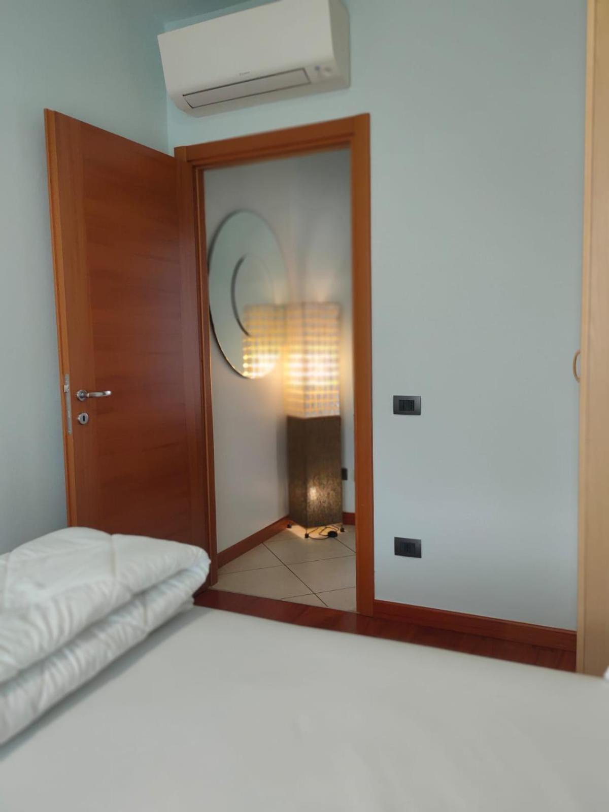 Garda Dreams Apartment Torri Del Benaco Esterno foto