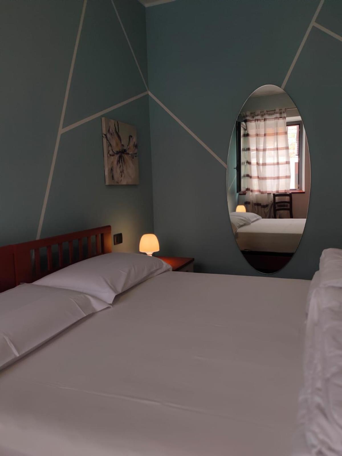 Garda Dreams Apartment Torri Del Benaco Esterno foto
